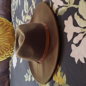 Wide brim Hat
